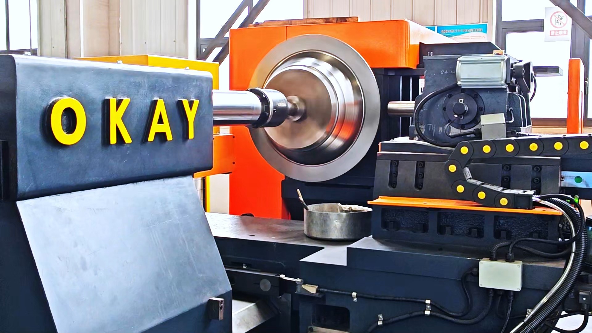 傲墾數(shù)控雙輪旋壓機 精密機電設(shè)備與儀器儀表的完美結(jié)合